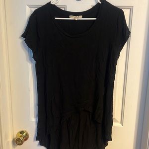 Express crossover high-low black tee